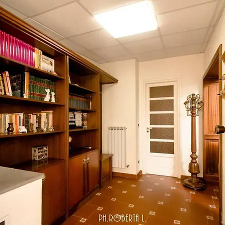 Apartament Bussana Forever, Est