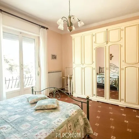 Bussana Forever, Est Apartament