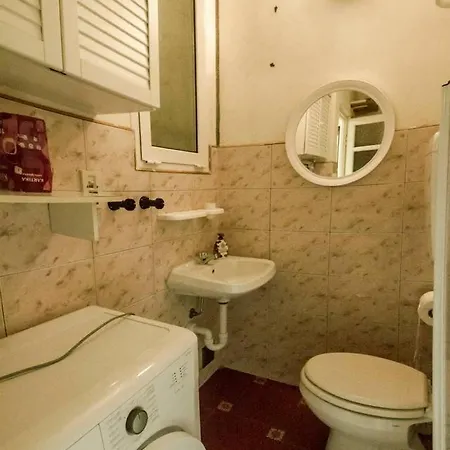 Appartement Bussana Forever, Est