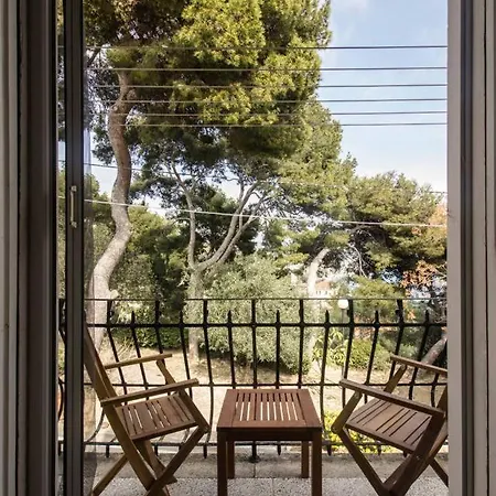 Bussana Forever, Est Appartement
